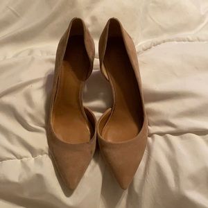 Taupe suede pump